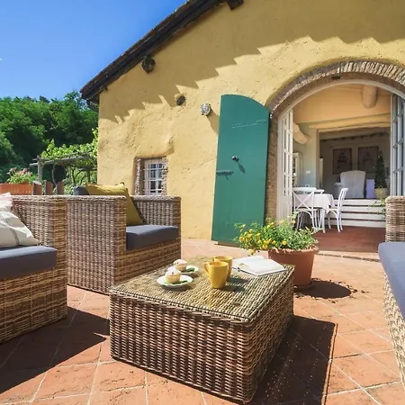 Vila Marraccini 8, Emma